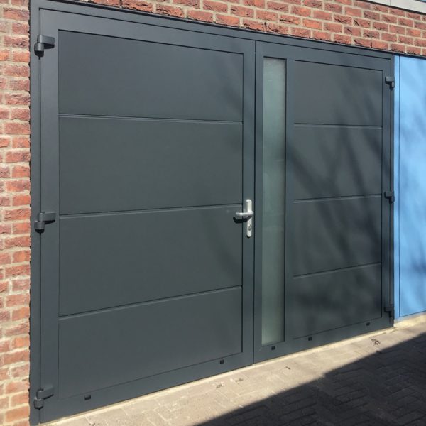 Garagedeur met glas (onderhoudsarm)