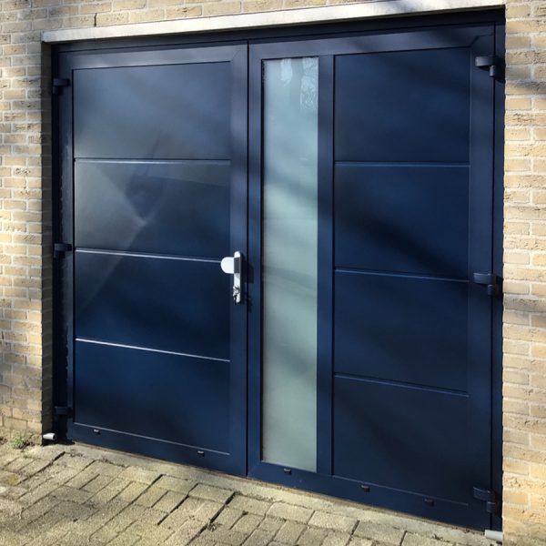 Garagedeur met loopdeur en ramen