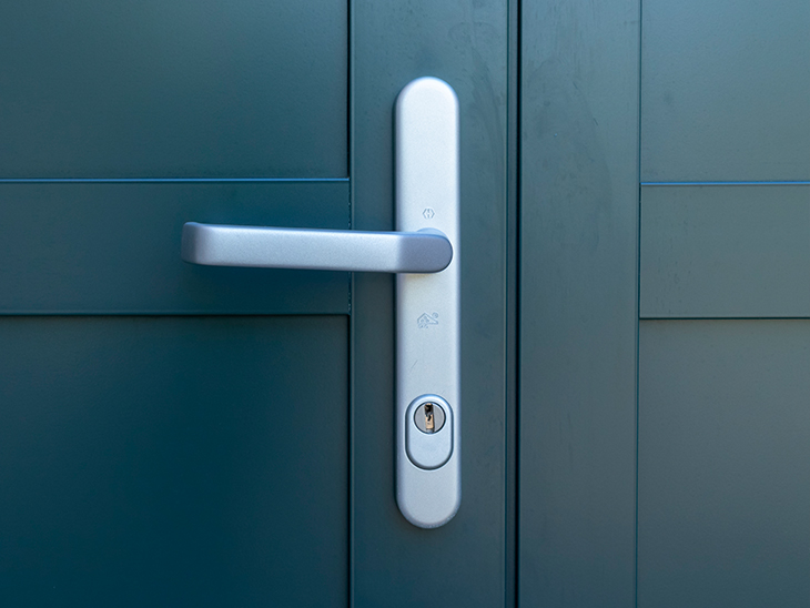 Veilige openslaande garagedeur