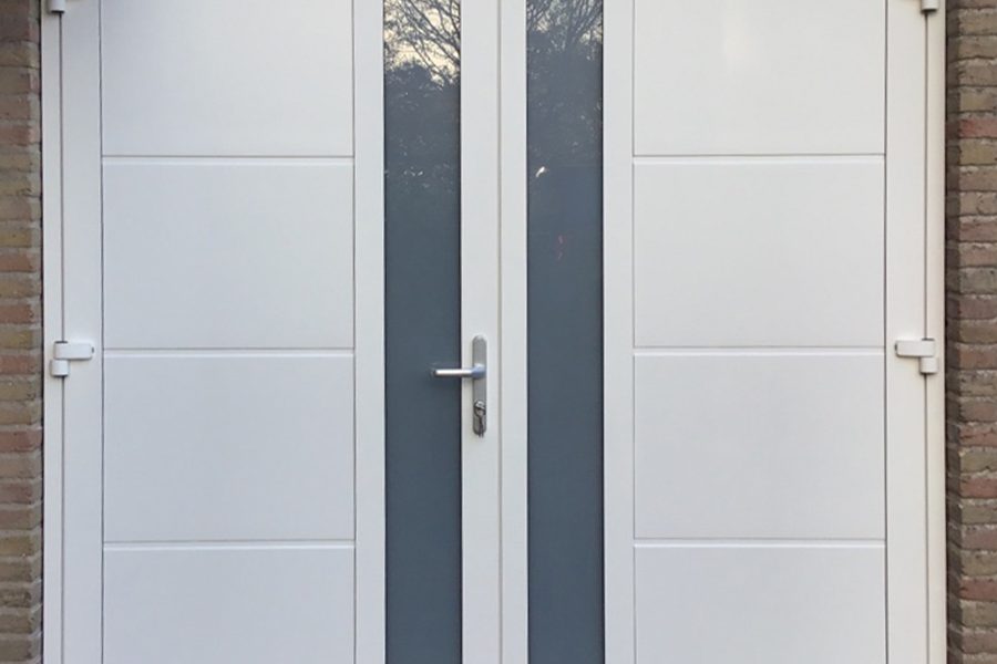 witte openslaande garagedeur